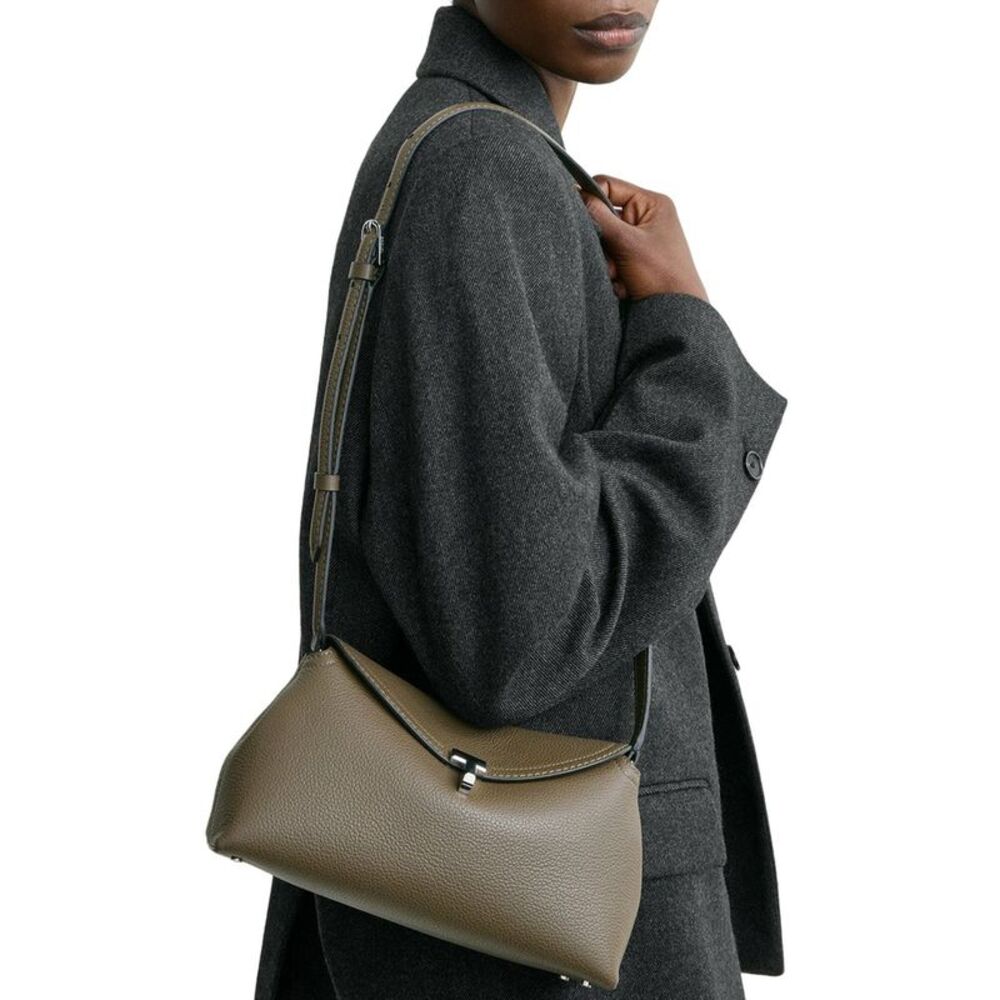Toteme Women T-Lock Hammered Leather Clutch - Picture 3 of 5
